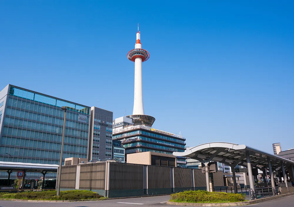 Kyoto Tower / Approximately 8 minutes by subway