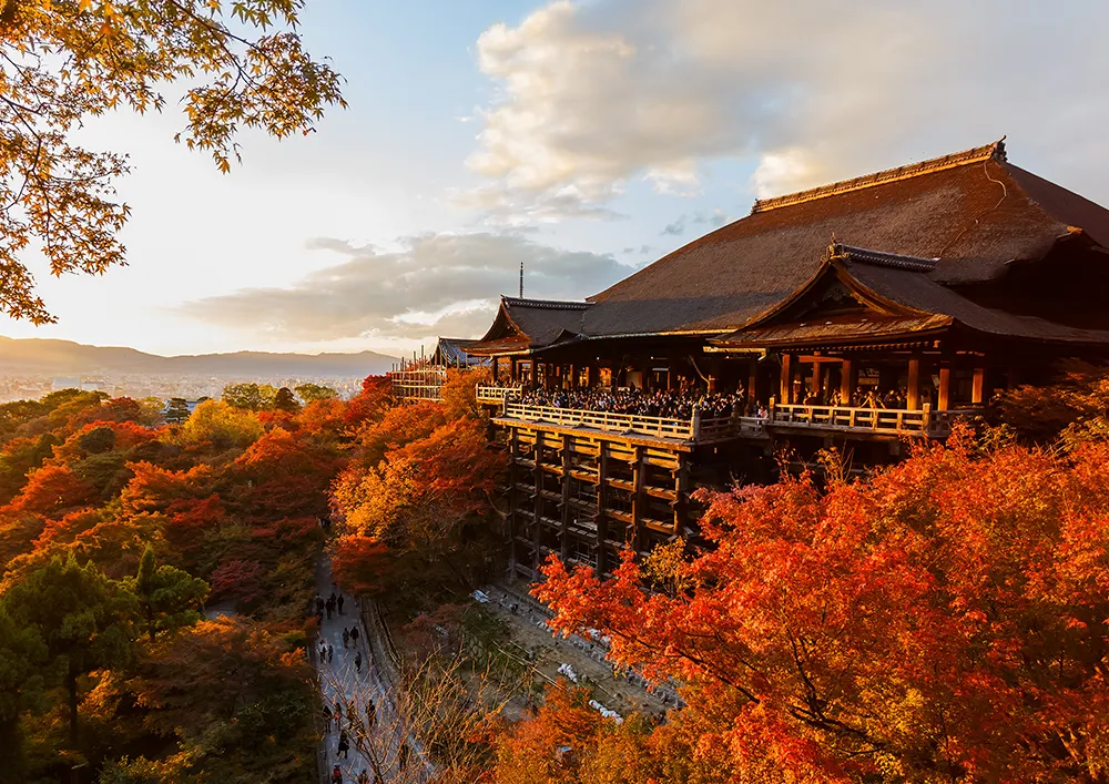 Kiyomizu-dera Temple / Approximately 30 minutes by city bus