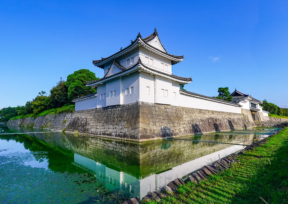 Nijo Castle / Approximately 20 minutes by city bus
