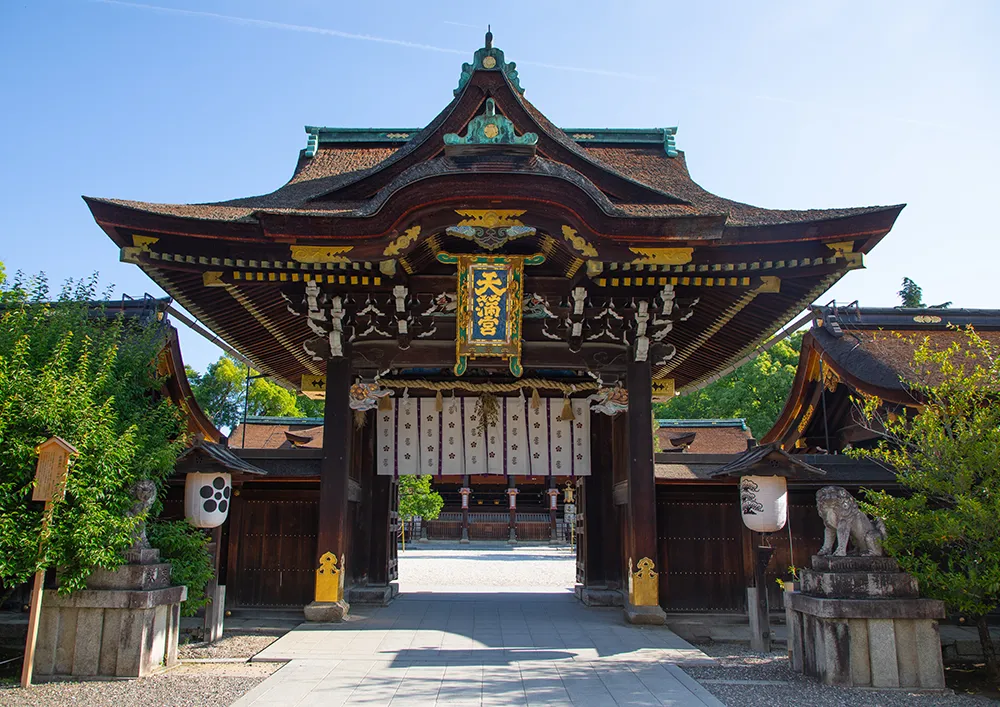 Kitano Tenmangu Shrine / Approximately 35 minutes by city bus